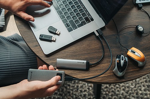 Verbatim USB Drive 3.2 Pinstripe 256GB Black
