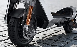 Navee Electric Scooter, 1638W, 90km Range, Hydraulic & Spring Dual Suspension, Dual Disc Brakes + EABS System, Foldable, Traction Control System, IPX6, 3.5-inch LED Display, UT3 Max.
